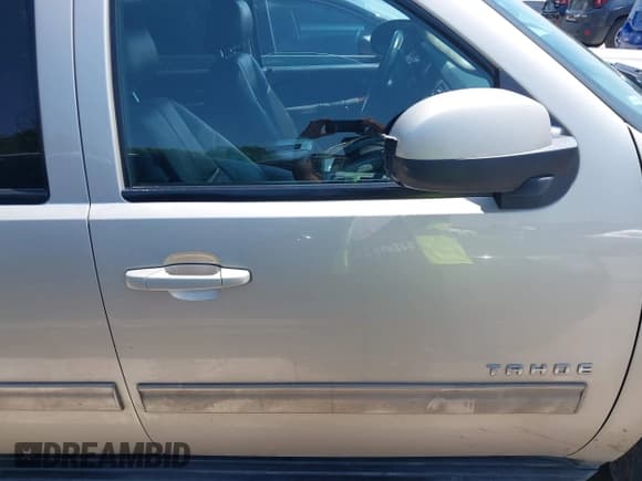 ✅ 2013 Chevrolet Tahoe LT • VIN: 1GNSCBE02DR341400 • Lot: 42925386. Wystawiony na IAAI z przebiegiem 242 739 mil. Bezpłatny archiwum sprzedaży aukcyjnych z USA i szczegółowy raport historii pojazdu na DreamBid. Zdjęcie 13.