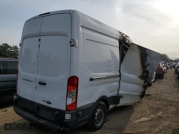 ✅ 2015 Ford Transit Cargo • VIN: 1FTNR2XM9FKA22723 • Lot: 71485014. Wystawiony na Copart z przebiegiem Nie podano. Bezpłatny archiwum sprzedaży aukcyjnych z USA i szczegółowy raport historii pojazdu na DreamBid. Zdjęcie 3.