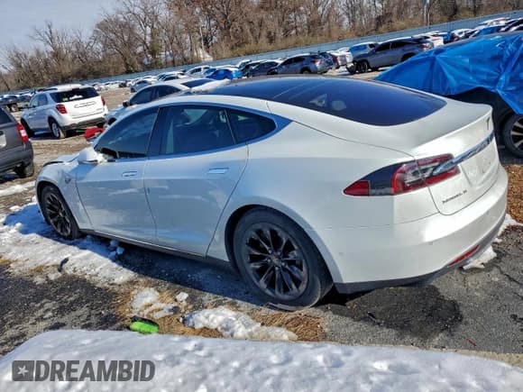 ✅ 2015 Tesla Model S 85D • VIN: 5YJSA1S20FF096524 • Лот: 95681295. Опубликован ранее на Copart с пробегом Не указан. Бесплатный доступ к архиву аукционных продаж из США и подробный отчёт об истории автомобиля на DreamBid. Изображение 2.