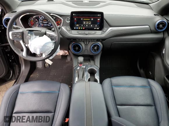 ✅ 2023 Chevrolet Blazer RS • VIN: 3GNKBKRS3PS209911 • Lot: 92086015. Wystawiony na Copart z przebiegiem 16 553 mil. Bezpłatny archiwum sprzedaży aukcyjnych z USA i szczegółowy raport historii pojazdu na DreamBid. Zdjęcie 8.