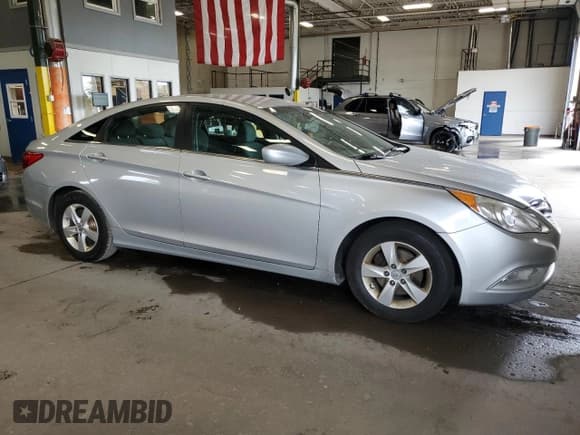 ✅ 2013 Hyundai Sonata GLS • VIN: 5NPEB4AC2DH727262 • Lot: 57172585. Wystawiony na Copart z przebiegiem 200 473 mil. Bezpłatny archiwum sprzedaży aukcyjnych z USA i szczegółowy raport historii pojazdu na DreamBid. Zdjęcie 4.