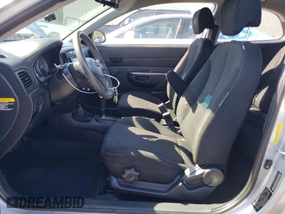 ✅ 2009 Hyundai Accent GS • VIN: KMHCM36C79U138575 • Лот: 84355845. Опубликован ранее на Copart с пробегом 169 131 миль. Бесплатный доступ к архиву аукционных продаж из США и подробный отчёт об истории автомобиля на DreamBid. Изображение 7.