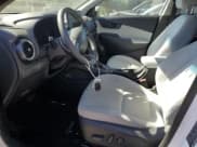 ✅ 2023 Hyundai Kona SEL • VIN: KM8K6CAB6PU042387 • Лот: 67103474. Опубликован ранее на Copart с пробегом 32 882 миль. Бесплатный доступ к архиву аукционных продаж из США и подробный отчёт об истории автомобиля на DreamBid. Изображение 7.