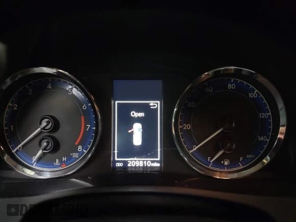 ✅ 2017 Toyota Corolla SE • VIN: 5YFBURHE5HP608213 • Lot: 43455381. Wystawiony na IAAI z przebiegiem 209 810 mil. Bezpłatny archiwum sprzedaży aukcyjnych z USA i szczegółowy raport historii pojazdu na DreamBid. Zdjęcie 7.