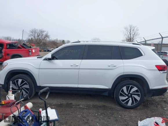 ✅ 2024 Volkswagen Atlas SEL • VIN: 1V2BR2CA6RC530885 • Лот: 41757951. Опубликован ранее на IAAI с пробегом 20 419 миль. Бесплатный доступ к архиву аукционных продаж из США и подробный отчёт об истории автомобиля на DreamBid. Изображение 14.