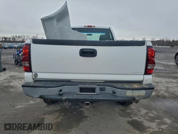 ✅ 2004 Chevrolet Silverado 2500HD Work Truck • VIN: 1GCHC24U84E291598 • Lot: 95606995. Listed on Copart with 163,789 mi. Free auction sales archive from the USA and detailed vehicle history report at DreamBid. Image 6.