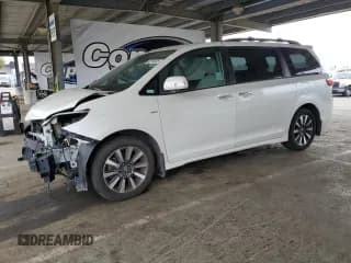✅ 2020 Toyota Sienna XLE • VIN: 5TDDZ3DCXLS240557 • Lot: 82214525. Wystawiony na Copart z przebiegiem 78 894 mil. Bezpłatny archiwum sprzedaży aukcyjnych z USA i szczegółowy raport historii pojazdu na DreamBid. Zdjęcie 1.
