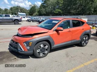 ✅ 2024 Hyundai Kona SEL • VIN: KM8HB3AB9RU097229 • Лот: 85094285. Опубликован ранее на Copart с пробегом 11 559 миль. Бесплатный доступ к архиву аукционных продаж из США и подробный отчёт об истории автомобиля на DreamBid. Изображение 1.