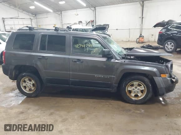 ✅ 2017 Jeep Patriot Sport • VIN: 1C4NJRBB8HD179723 • Lot: 42740749. Wystawiony na IAAI z przebiegiem 113 254 mil. Bezpłatny archiwum sprzedaży aukcyjnych z USA i szczegółowy raport historii pojazdu na DreamBid. Zdjęcie 13.