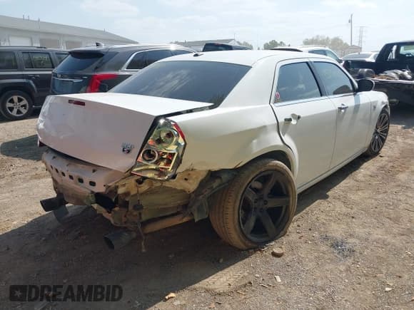 ✅ 2010 Chrysler 300 S • VIN: 2C3CA9CT6AH255872 • Lot: 43254712. Listed on IAAI with 188,993 mi. Free auction sales archive from the USA and detailed vehicle history report at DreamBid. Image 4.