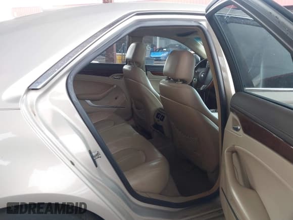 ✅ 2009 Cadillac CTS AWD • VIN: 1G6DT57VX90108701 • Lot: 43744364. Wystawiony na IAAI z przebiegiem 144 356 mil. Bezpłatny archiwum sprzedaży aukcyjnych z USA i szczegółowy raport historii pojazdu na DreamBid. Zdjęcie 8.