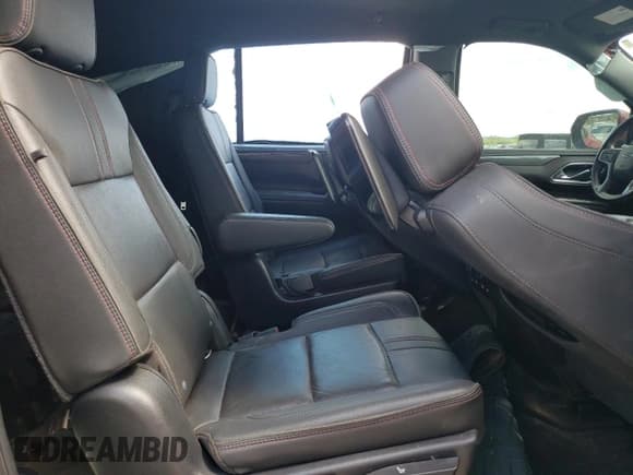 ✅ 2021 Chevrolet Suburban RST • VIN: 1GNSKEKD2MR285261 • Lot: 73333104. Wystawiony na Copart z przebiegiem 73 158 mil. Bezpłatny archiwum sprzedaży aukcyjnych z USA i szczegółowy raport historii pojazdu na DreamBid. Zdjęcie 11.