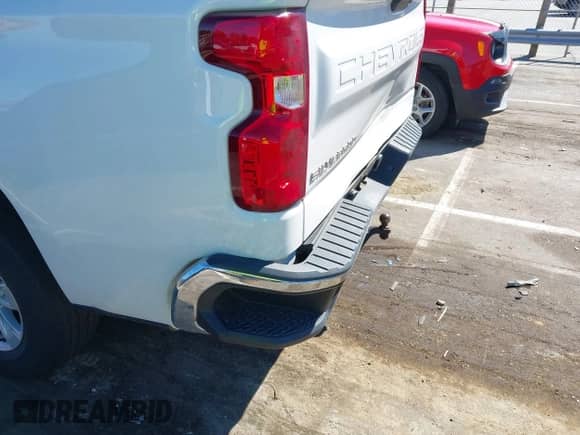 2021 Chevrolet Silverado 1500 Work Truck z VIN 3GCNWAEF8MG443375, wystawiony jako IAAI lot #43446311 z przebiegiem 66 704 mil mil oraz . Historia ofert i sprzedaży dostępna na DreamBid. Obrazek 6.