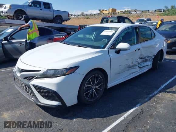 2022 Toyota Camry SE z VIN 4T1G11AK9NU047993, wystawiony jako IAAI lot #43315367 z przebiegiem 70 901 mil mil oraz . Historia ofert i sprzedaży dostępna na DreamBid. Obrazek 17.