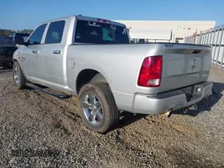 ✅ 2019 Ram 1500 Express • VIN: 1C6RR6KT7KS538894 • Lot: 43361643. Wystawiony na IAAI z przebiegiem 57 184 mil. Bezpłatny archiwum sprzedaży aukcyjnych z USA i szczegółowy raport historii pojazdu na DreamBid. Zdjęcie 3.