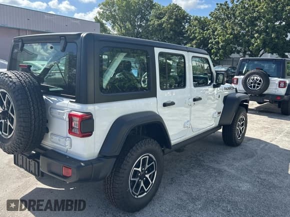 ✅ 2025 Jeep Wrangler Rubicon • VIN: 1C4PJXFN0SW566862 • Lot: 67324335. Listed on Copart with 6 mi. Free auction sales archive from the USA and detailed vehicle history report at DreamBid. Image 4.