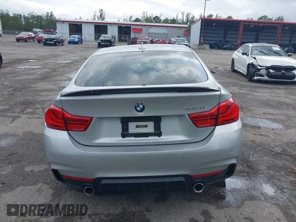 ✅ 2018 BMW 4 Series 440i • VIN: WBA4J5C57JBF07227 • Lot: 41562986. Wystawiony na IAAI z przebiegiem 76 316 mil. Bezpłatny archiwum sprzedaży aukcyjnych z USA i szczegółowy raport historii pojazdu na DreamBid. Zdjęcie 16.