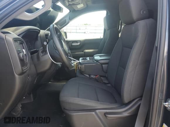 ✅ 2020 Chevrolet Silverado 1500 Custom • VIN: 1GCRWBEK9LZ339027 • Lot: 70393854. Wystawiony na Copart z przebiegiem 97 802 mil. Bezpłatny archiwum sprzedaży aukcyjnych z USA i szczegółowy raport historii pojazdu na DreamBid. Zdjęcie 7.