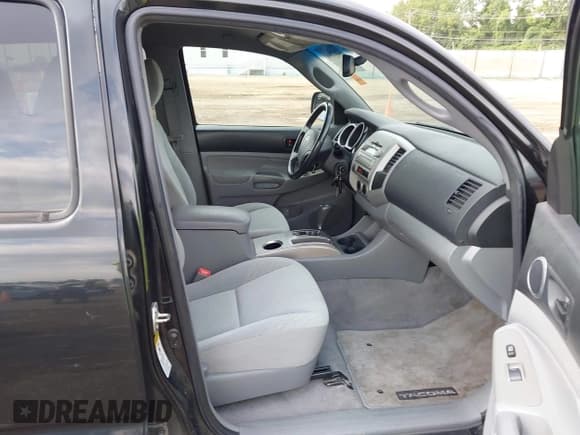 ✅ 2010 Toyota Tacoma PreRunner • VIN: 5TEJU4GN2AZ716353 • Lot: 42877996. Listed on IAAI with 133,652 mi. Free auction sales archive from the USA and detailed vehicle history report at DreamBid. Image 5.