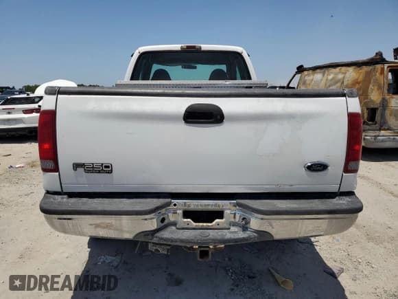 ✅ 2000 Ford F-250 XL • VIN: 1FTNX21F0YED32261 • Lot: 57243325. Wystawiony na Copart z przebiegiem 306 868 mil. Bezpłatny archiwum sprzedaży aukcyjnych z USA i szczegółowy raport historii pojazdu na DreamBid. Zdjęcie 6.