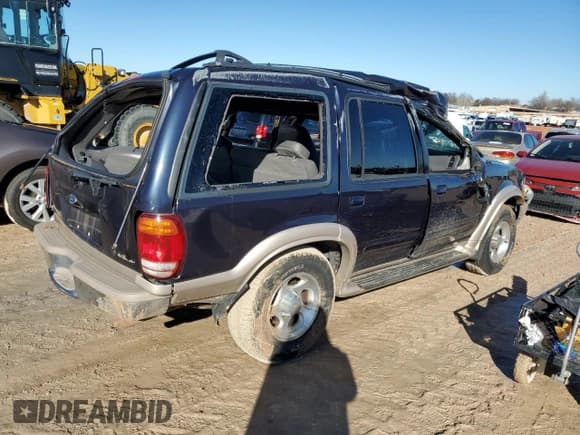 ✅ 2001 Ford Explorer Eddie Bauer • VIN: 1FMZU74E61UB05545 • Lot: 42649494. Wystawiony na Copart z przebiegiem 136 242 mil. Bezpłatny archiwum sprzedaży aukcyjnych z USA i szczegółowy raport historii pojazdu na DreamBid. Zdjęcie 3.