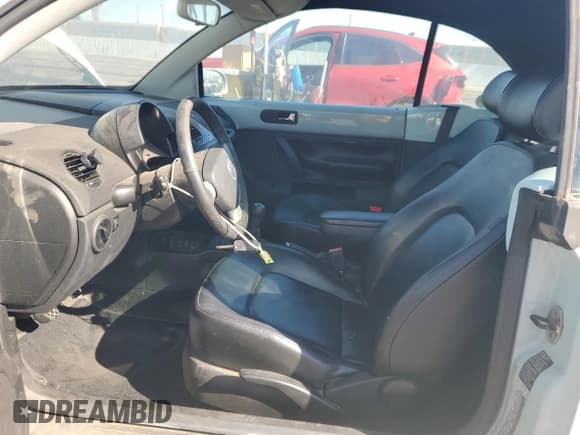 ✅ 2006 Volkswagen Beetle • VIN: 3VWRF31Y76M312427 • Lot: 71279795. Wystawiony na Copart z przebiegiem 111 098 mil. Bezpłatny archiwum sprzedaży aukcyjnych z USA i szczegółowy raport historii pojazdu na DreamBid. Zdjęcie 7.