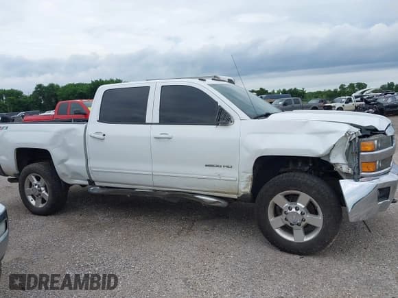 ✅ 2017 Chevrolet Silverado 2500HD LT • VIN: 1GC1KVEG6HF101957 • Lot: 42343984. Listed on IAAI with 313,934 mi. Free auction sales archive from the USA and detailed vehicle history report at DreamBid. Image 13.