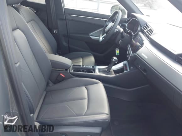 ✅ 2025 Audi Q3 S line Premium • VIN: WA1DECF39S1057116 • Lot: 43202256. Wystawiony na IAAI z przebiegiem 16 195 mil. Bezpłatny archiwum sprzedaży aukcyjnych z USA i szczegółowy raport historii pojazdu na DreamBid. Zdjęcie 5.