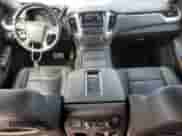 2016 Chevrolet Suburban LTZ z VIN 1GNSKJKC2GR419559, wystawiony jako Copart lot #70398904 z przebiegiem 95 119 mil mil oraz Szkoda całkowita • Salvage title. Historia ofert i sprzedaży dostępna na DreamBid. Obrazek 8.