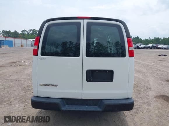 ✅ 2019 Chevrolet Express Cargo • VIN: 1GCWGAFP5K1365688 • Lot: 42423135. Listed on IAAI with 216,450 mi. Free auction sales archive from the USA and detailed vehicle history report at DreamBid. Image 16.