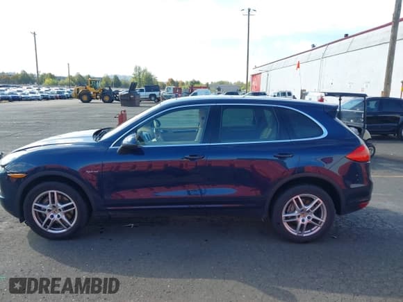 ✅ 2012 Porsche Cayenne S Hybrid • VIN: WP1AE2A28CLA90940 • Lot: 43355033. Listed on IAAI with 163,745 mi. Free auction sales archive from the USA and detailed vehicle history report at DreamBid. Image 14.