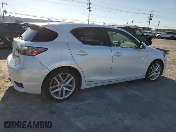 ✅ 2017 Lexus CT 200h • VIN: JTHKD5BH0H2293359 • Lot: 86142865. Listed on Copart with 81,997 mi. Free auction sales archive from the USA and detailed vehicle history report at DreamBid. Image 3.