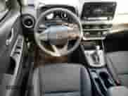 2022 Hyundai Kona Limited z VIN KM8K5CA34NU910962, wystawiony jako Copart lot #40102183 z przebiegiem 9 438 mil mil oraz . Historia ofert i sprzedaży dostępna na DreamBid. Obrazek 8.