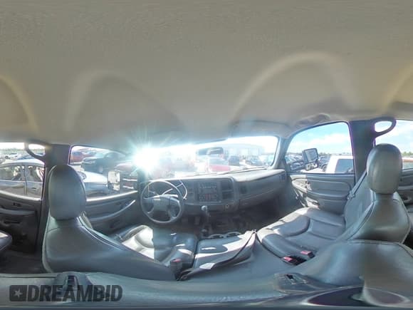 ✅ 2004 GMC Sierra 2500HD • VIN: 1GTHK231X4F155588 • Лот: 63125024. Опубликован ранее на Copart с пробегом 111 238 миль. Бесплатный доступ к архиву аукционных продаж из США и подробный отчёт об истории автомобиля на DreamBid. Изображение 13.