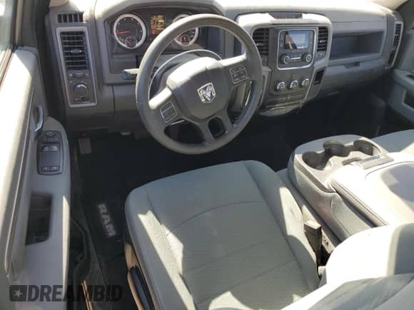 2017 Ram 1500 Tradesman z VIN 3C6JR6AG5HG791391, wystawiony jako Copart lot #62033125 z przebiegiem 39 633 mil mil oraz Szkoda całkowita • Salvage title. Historia ofert i sprzedaży dostępna na DreamBid. Obrazek 8.