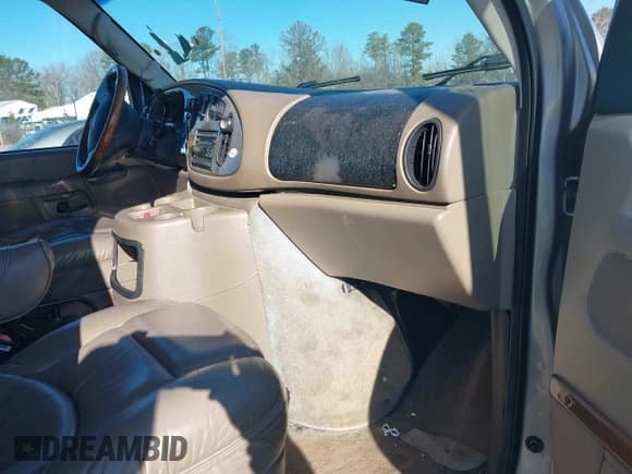 ✅ 2003 Ford Econoline Cargo Recreational • VIN: 1FDPE24L33HB53747 • Lot: 41658658. Listed on IAAI with 132,796 mi. Free auction sales archive from the USA and detailed vehicle history report at DreamBid. Image 5.