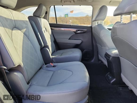 ✅ 2023 Toyota Highlander Hybrid Platinum • VIN: 5TDEBRCH4PS122373 • Lot: 91297405. Wystawiony na Copart z przebiegiem 32 673 mil. Bezpłatny archiwum sprzedaży aukcyjnych z USA i szczegółowy raport historii pojazdu na DreamBid. Zdjęcie 11.