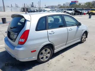 ✅ 2003 Suzuki Aerio SX • VIN: JS2RC41H535211413 • Lot: 42640428. Wystawiony na IAAI z przebiegiem 123 409 mil. Bezpłatny archiwum sprzedaży aukcyjnych z USA i szczegółowy raport historii pojazdu na DreamBid. Zdjęcie 4.