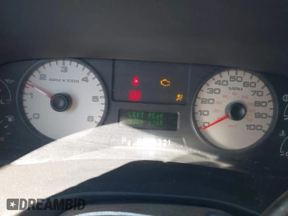 ✅ 2005 Ford F-250 XL • VIN: 1FTSW21575EB77586 • Лот: 43402516. Опубликован ранее на IAAI с пробегом 227 461 миль. Бесплатный доступ к архиву аукционных продаж из США и подробный отчёт об истории автомобиля на DreamBid. Изображение 15.