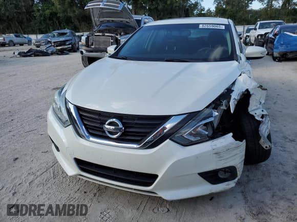 ✅ 2017 Nissan Altima SV • VIN: 1N4AL3AP3HC264855 • Лот: 82659065. Опубликован ранее на Copart с пробегом 139 602 миль. Бесплатный доступ к архиву аукционных продаж из США и подробный отчёт об истории автомобиля на DreamBid. Изображение 5.