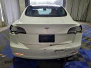 ✅ 2022 Tesla Model 3 • VIN: 5YJ3E1EA7NF372322 • Lot: 94419915. Wystawiony na Copart z przebiegiem 99 693 mil. Bezpłatny archiwum sprzedaży aukcyjnych z USA i szczegółowy raport historii pojazdu na DreamBid. Zdjęcie 6.