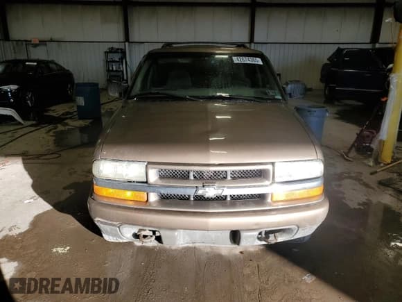 ✅ 2002 Chevrolet Blazer LS • VIN: 1GNDT13WX2K237219 • Lot: 42674365. Wystawiony na Copart z przebiegiem 171 323 mil. Bezpłatny archiwum sprzedaży aukcyjnych z USA i szczegółowy raport historii pojazdu na DreamBid. Zdjęcie 5.