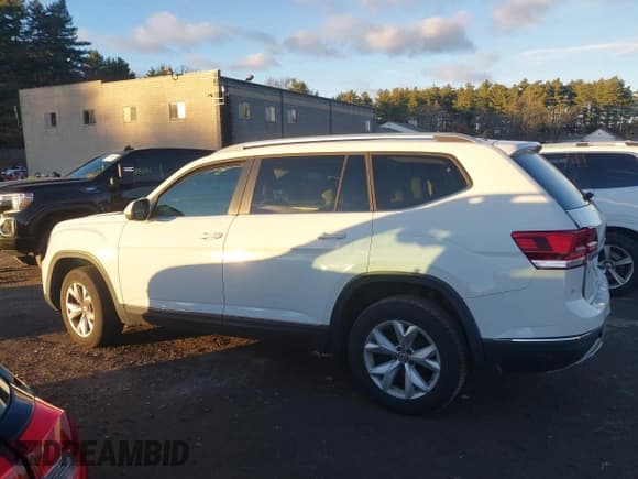 ✅ 2018 Volkswagen Atlas SEL • VIN: 1V2MR2CA6JC525196 • Lot: 43689256. Wystawiony na IAAI z przebiegiem 108 956 mil. Bezpłatny archiwum sprzedaży aukcyjnych z USA i szczegółowy raport historii pojazdu na DreamBid. Zdjęcie 14.