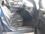 ✅ 2019 Volkswagen Golf S • VIN: 3VWH17AU4KM516840 • Lot: 41978817. Wystawiony na IAAI z przebiegiem 102 612 mil. Bezpłatny archiwum sprzedaży aukcyjnych z USA i szczegółowy raport historii pojazdu na DreamBid. Zdjęcie 5.