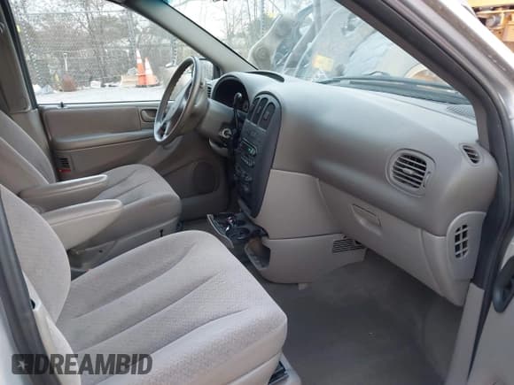 ✅ 2001 Dodge Caravan SE • VIN: 1B4GP45G21B103463 • Lot: 43670168. Wystawiony na IAAI z przebiegiem 191 304 mil. Bezpłatny archiwum sprzedaży aukcyjnych z USA i szczegółowy raport historii pojazdu na DreamBid. Zdjęcie 5.