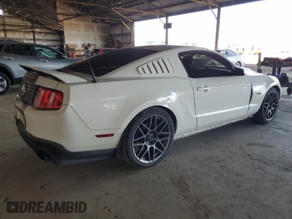✅ 2011 Ford Mustang GT • VIN: 1ZVBP8CF2B5107606 • Лот: 61621395. Опубликован ранее на Copart с пробегом 144 648 миль. Бесплатный доступ к архиву аукционных продаж из США и подробный отчёт об истории автомобиля на DreamBid. Изображение 3.