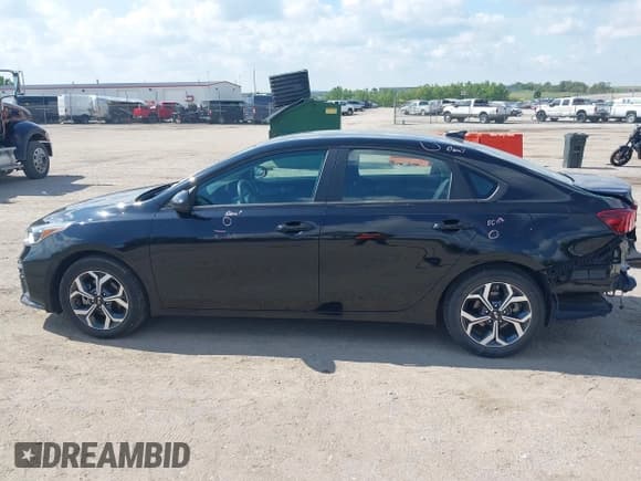 ✅ 2021 Kia Forte LXS • VIN: 3KPF24AD6ME287337 • Lot: 42376196. Listed on IAAI with 31,406 mi. Free auction sales archive from the USA and detailed vehicle history report at DreamBid. Image 15.
