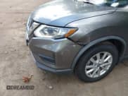 ✅ 2017 Nissan Rogue S • VIN: KNMAT2MT8HP608945 • Lot: 42667788. Wystawiony na IAAI z przebiegiem 136 227 mil. Bezpłatny archiwum sprzedaży aukcyjnych z USA i szczegółowy raport historii pojazdu na DreamBid. Zdjęcie 18.