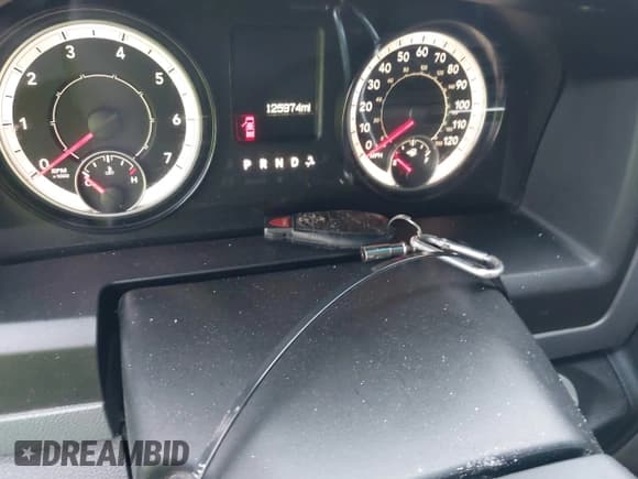 ✅ 2018 Ram 1500 Express • VIN: 1C6RR7FG8JS283741 • Lot: 42990842. Wystawiony na IAAI z przebiegiem 125 974 mil. Bezpłatny archiwum sprzedaży aukcyjnych z USA i szczegółowy raport historii pojazdu na DreamBid. Zdjęcie 11.