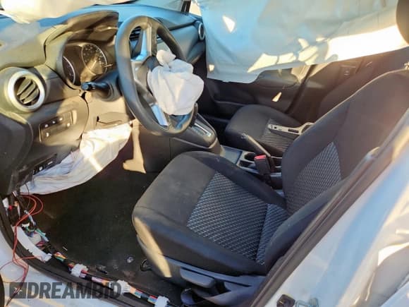 ✅ 2022 Nissan Versa S • VIN: 3N1CN8DV6NL846245 • Lot: 90716395. Wystawiony na Copart z przebiegiem Nie podano. Bezpłatny archiwum sprzedaży aukcyjnych z USA i szczegółowy raport historii pojazdu na DreamBid. Zdjęcie 7.